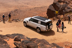 Land Rover Defender 130 traz mais espaço e uma lotação de oito lugares thumbnail