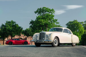 Primeiro Bentley Continental começou a ser produzido há 70 anos thumbnail