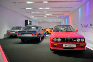 BMW faz-nos uma pequena visita guiada pela exposição dos 50 anos da BMW M thumbnail