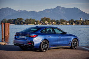 BMW revela aumento de vendas de carros elétricos no primeiro semestre thumbnail