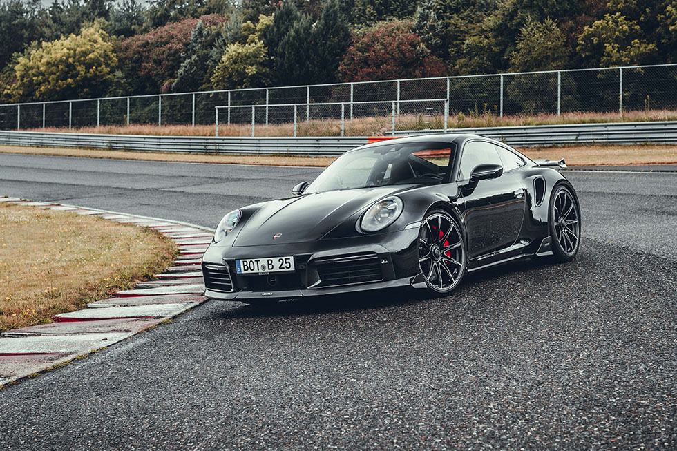 Carro mais preto do mundo': Vídeo mostra transformação de Porsche