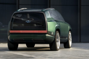 Depois do 5 e do 6, a Hyundai já está a deixar ver como será o 7 da família IONIQ thumbnail