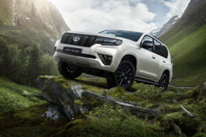 Toyota apresenta a nova edição especial Matt Black do seu Land Cruiser thumbnail