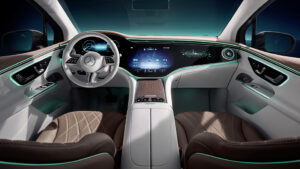 Mercedes-Benz deixa-nos espreitar para o interior do novo EQE SUV thumbnail
