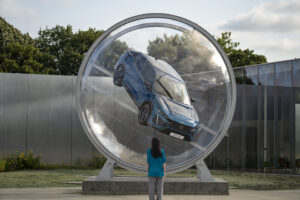 Lembra-se da esfera com um Peugeot 408 no seu interior? Conheça os bastidores thumbnail