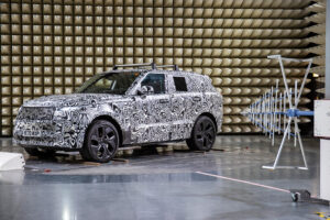 Jaguar Land Rover já testa compatibilidade eletromagnética em novos modelos thumbnail