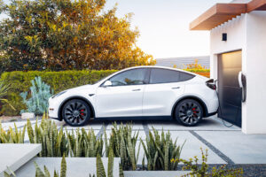 Tesla Model Y com versão de entrada já disponível no mercado nacional thumbnail