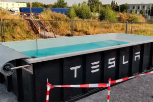 Tesla Supercharger passa a incluir uma piscina para os dias de maior calor thumbnail
