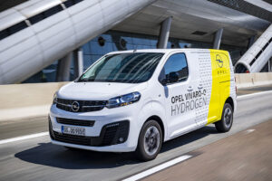 Opel mostra a conversão e as vantagens do seu Vivaro-e movido a hidrogénio thumbnail
