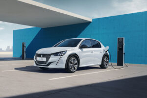 Peugeot vai atualizar a versão elétrica do 208, que passa a ter mais autonomia thumbnail