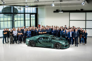 Acaba de ser produzido em Molsheim o Bugatti Chiron com o número 400 thumbnail