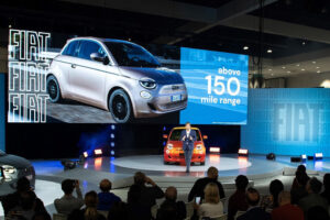 Fiat anunciou os seus planos de lançamento do 500e na América do Norte thumbnail