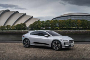 Jaguar apresenta uma campanha de final de ano para o seu elétrico I-Pace thumbnail