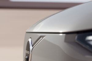 No novo Volvo EX90, a forma segue a sua função, tal como podemos ver neste vídeo thumbnail