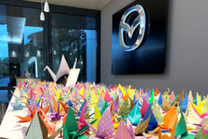 Mazda relembra a lenda dos grous de papel que surgiu em Hiroshima thumbnail