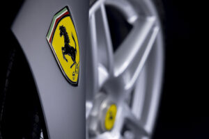 Fábrica da Ferrari dedicada aos elétricos estará pronta em 2024 thumbnail