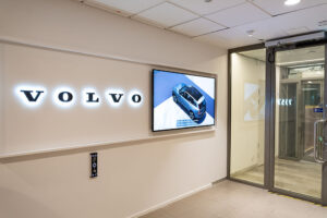 Volvo Cars acaba de inaugurar um novo centro tecnológico em Estocolmo thumbnail