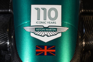 Aston Martin revela novo logo comemorativo que vai usar durante este ano thumbnail
