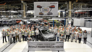 O primeiro Dacia Jogger Hybrid já saiu da linha de montagem na Roménia thumbnail