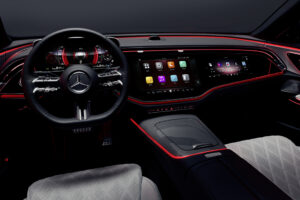 Mercedes-Benz Classe E foi o escolhido para estrear a nova geração do MBUX thumbnail