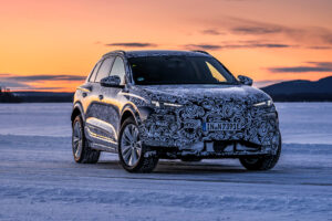 O Audi Q6 e-tron já se encontra em fase de testes no extremo norte da Europa thumbnail