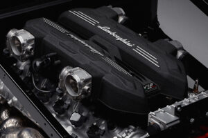 LB744 é o nome de código do novo híbrido da Lamborghini com mais 1000 cavalos thumbnail