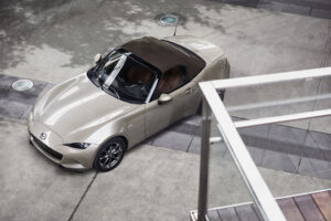 Mazda atualiza o MX-5 com novas cores exteriores e duas edições especiais thumbnail