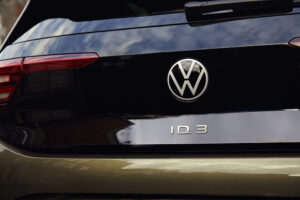 Exceção aos ‘e-fuels’ é “ruído desnecessário” diz CEO da marca Volkswagen thumbnail