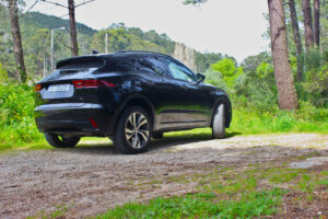 Jaguar Land Rover viram-se para os híbridos Plug In thumbnail