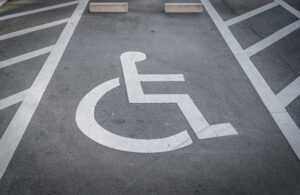 Estacionamento no lugar dos deficientes custa mais que pontos na carta thumbnail