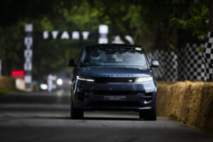 Range Rover Sport SV revelado a 31 de maio thumbnail