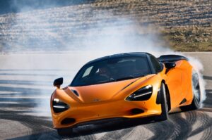 Ainda mais potente: apresentado o novo McLaren 750S thumbnail