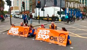 Movimento Just Just Stop Oil quer parar Grã-Bretanha thumbnail