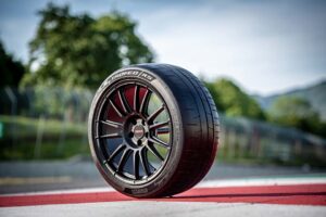 Pirelli P Zero Trofeo RS: O pneu mais desportivo da gama para carros de estrada thumbnail