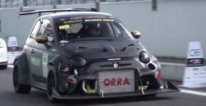 Um Abarth 695 Biposto com 500CV em Monza thumbnail