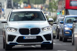Projeto BMW iX5 a hidrogénio passa à fase de testes em estrada  thumbnail