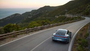 Porsche 911 irá receber uma versão híbrida thumbnail