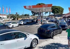 Tesla a caminho do Algarve: porquê transformar 15 minutos em horas? thumbnail