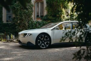 BMW Neue Klasse EV: design futurista, que ‘salta’ uma geração thumbnail
