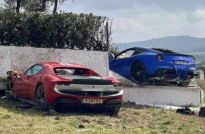 Brincadeira acabou mal: Ferrari 296 GTB e F12 Berlinetta contra um muro thumbnail