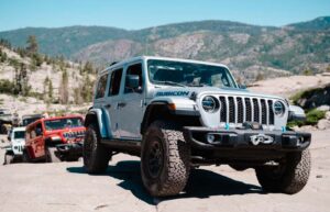 Jeep e o Jeep Jamboree celebram: Sete décadas no Rubicon Trail thumbnail