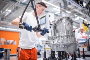 Audi inicia produção da nova geração de motores elétricos que será usada pela primeira vez no Q6 e-tron thumbnail