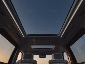 Volvo promete “estilo e elegância” no interior do novo EM90 thumbnail