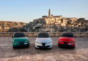 Alfa Romeo revela a 1ª série especial global da sua gama: Tributo Italiano thumbnail