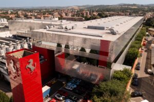 Ferrari em colaboração com parceiro cria o E-Lab para explorar novas tecnologias thumbnail