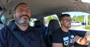 O conselho que Misha Charoudin recebeu de um piloto de F1, que fez a diferença thumbnail