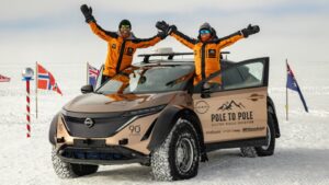 Casal completa viagem entre o Pólo Norte e Pólo Sul aos comandos de um Nissan Ariya thumbnail