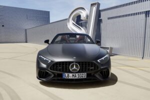 Mercedes-AMG apresenta o mais inovador e potente SL de sempre: SL 63 S E Performance thumbnail