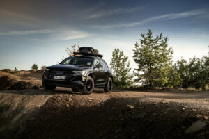 Audi aproveita a participação no Rali Dakar para lançar uma versão especial do Q8 e-tron thumbnail
