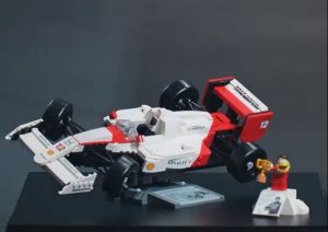 LEGO Speed Champions: O MP4/4 de Ayrton Senna, Mercedes-AMG F1 W14 e BMW M Hybrid V8 já disponíveis para venda thumbnail
